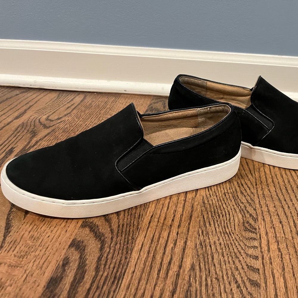 Vionic size 7 slip on shoes